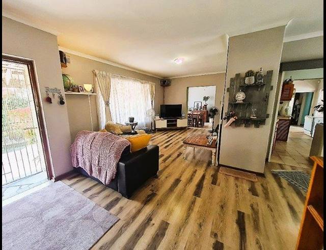 3 BEDROOM HOUSE SOLD IN MOSELEY PARK